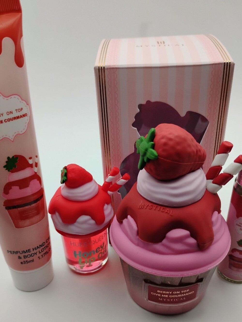 Strawberry Dessert Cup Skincare Set - Pink & Red - Picture 5 of 6